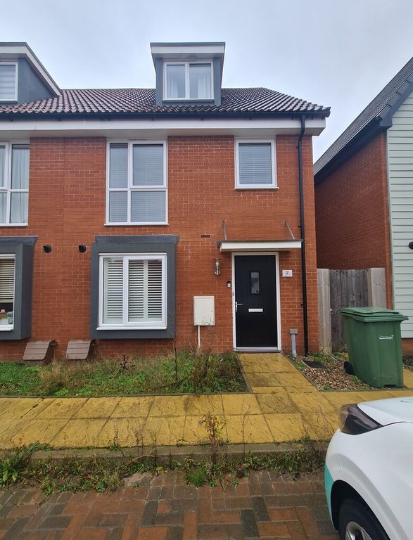 3 bed terraced house to rent in Velvet Close, Wymondham NR18, £1,300