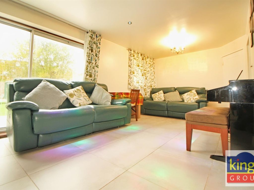 3 bed terraced house to rent in Perry Mead, Enfield EN2, £2,150 pcm