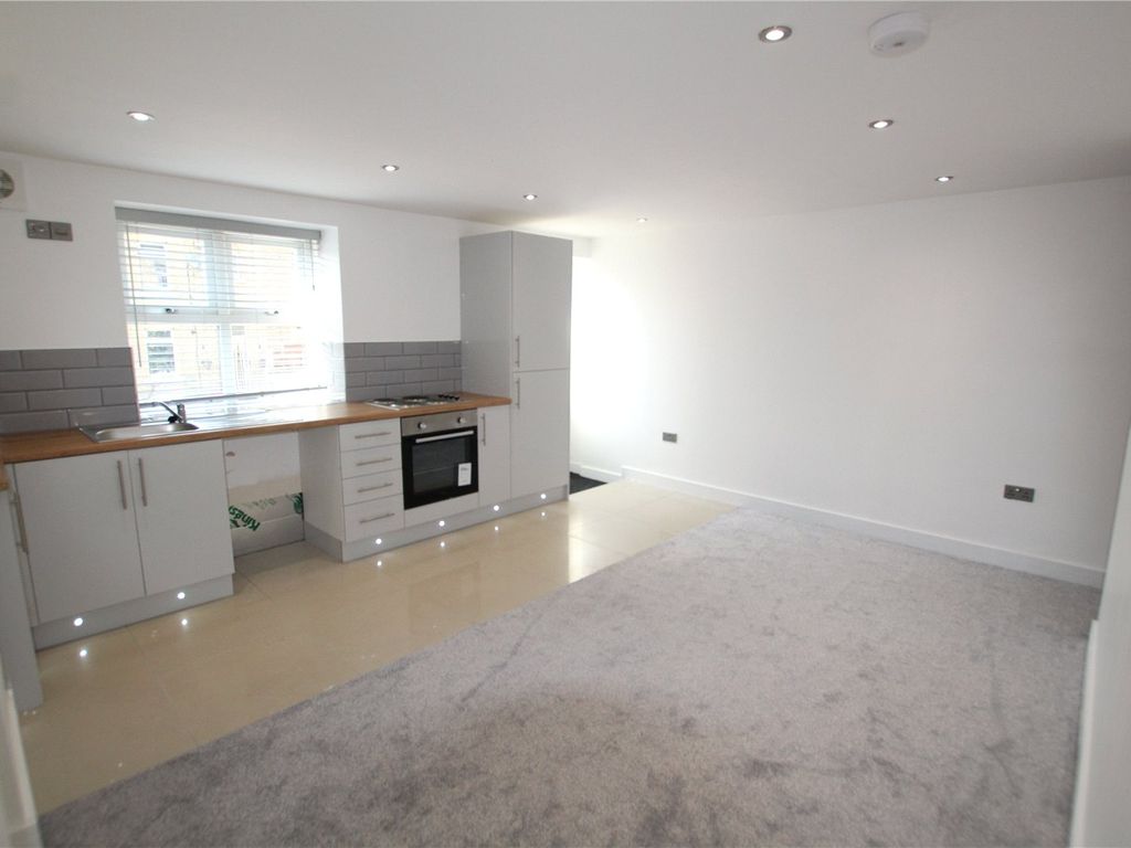 1 bed flat to rent in Manchester Road, Linthwaite, Huddersfield