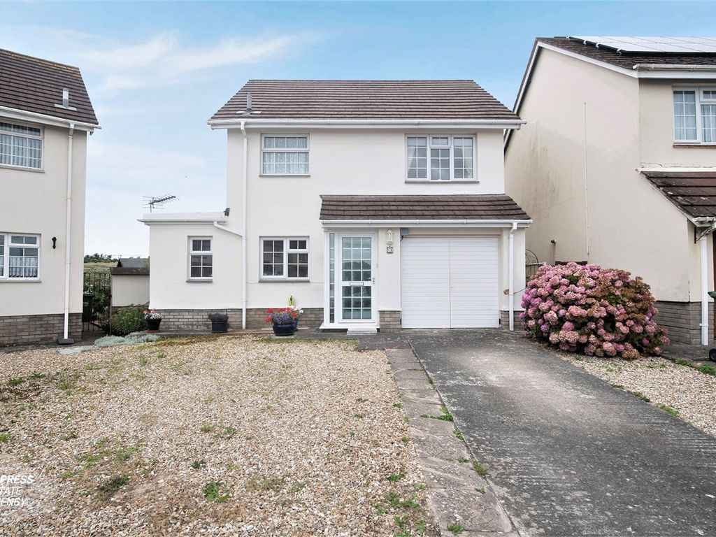 4 bed detached house for sale in Holland Close, Bickington, Barnstaple