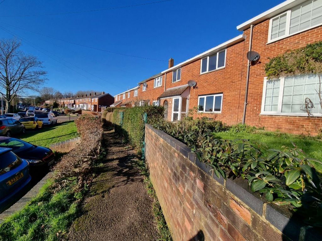 3 bed property to rent in Spring Drive, Stevenage SG2, £1,600 pcm Zoopla