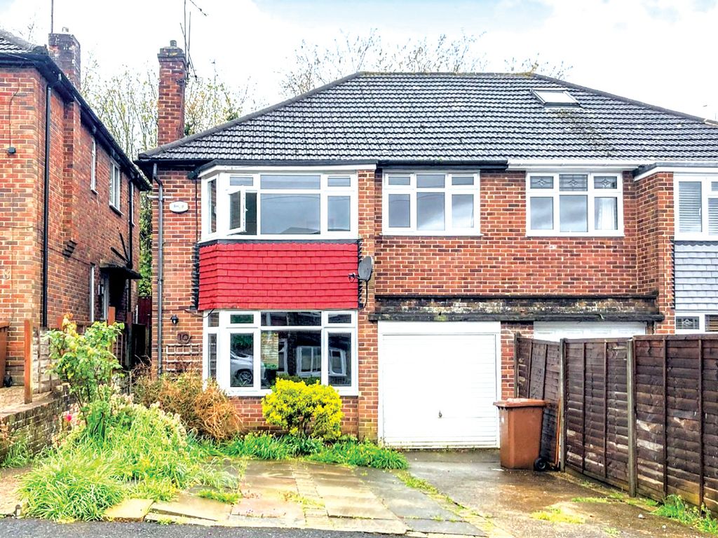 4 bed semidetached house for sale in Kennard Close, Borstal, Rochester