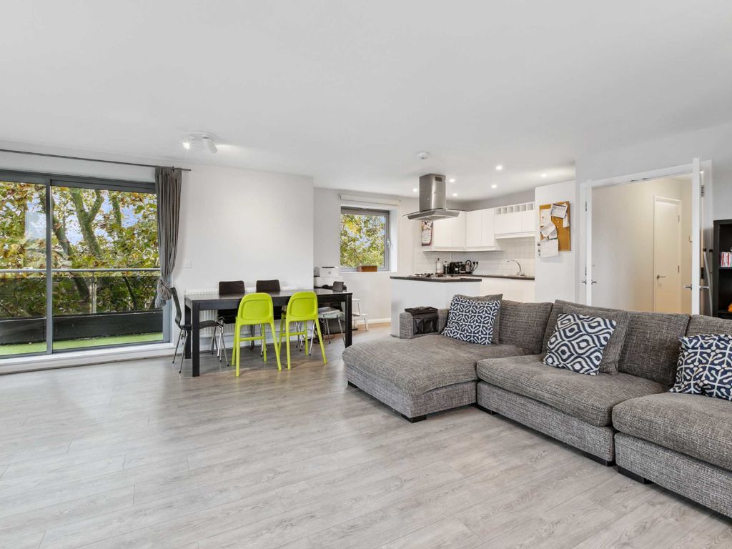 3 bed flat for sale in Streatham High Road, London SW16, £450,000 Zoopla
