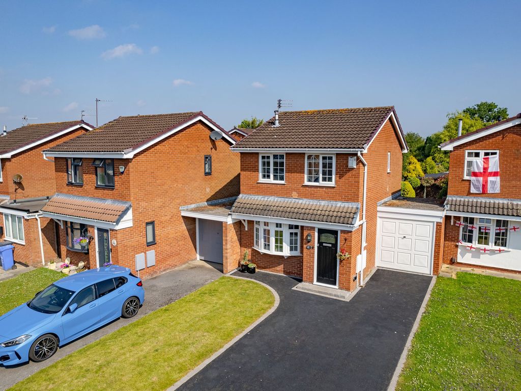 3 bed link detached house for sale in Langton Close, Widnes WA8, £240,000 Zoopla