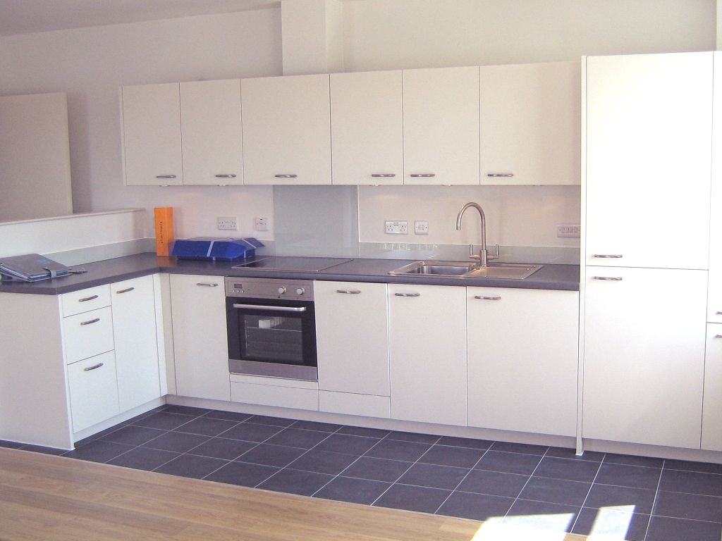 2 bed flat to rent in The Maltings 1 Beaumont Drive, Worcester Park KT4