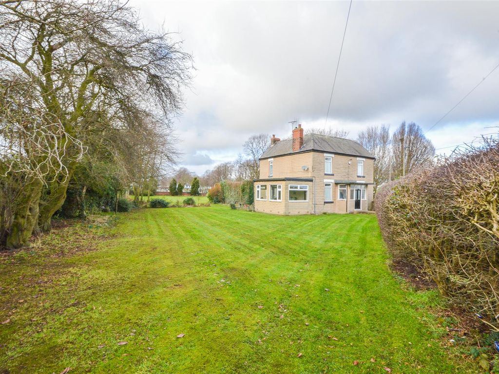 3 bed property for sale in Cutsyke Road, Featherstone, Pontefract WF7