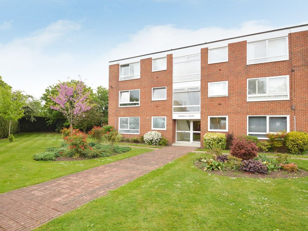 1 bed flat to rent in Rodwell Court, Hersham Road, WaltonOnThames