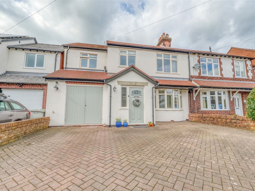 4 bed semidetached house for sale in Symondley Road, Sutton