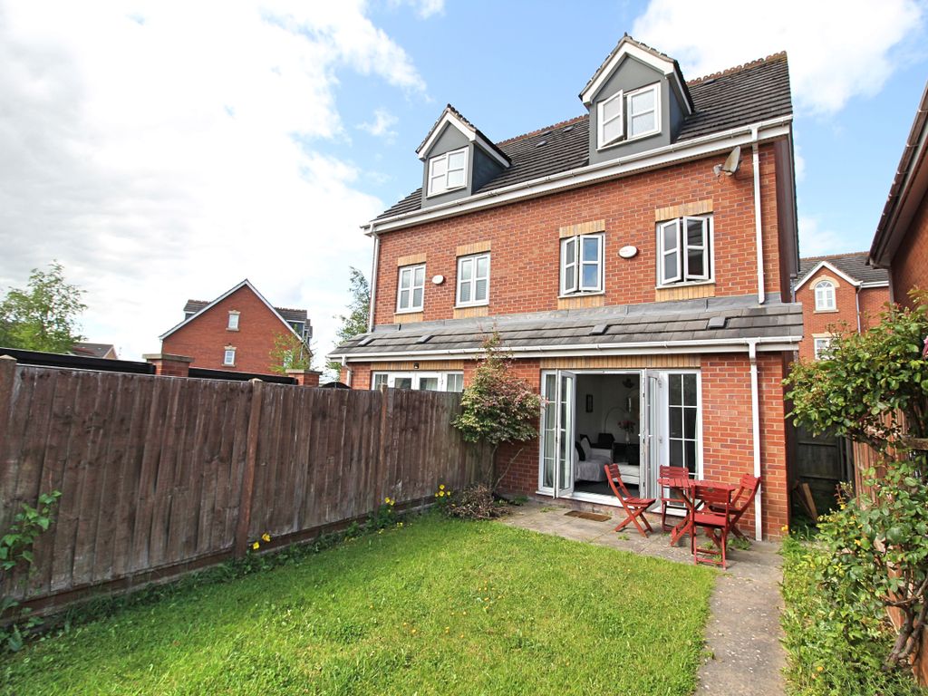 3 bed town house to rent in Shipman Road, Braunstone Town, Leicester