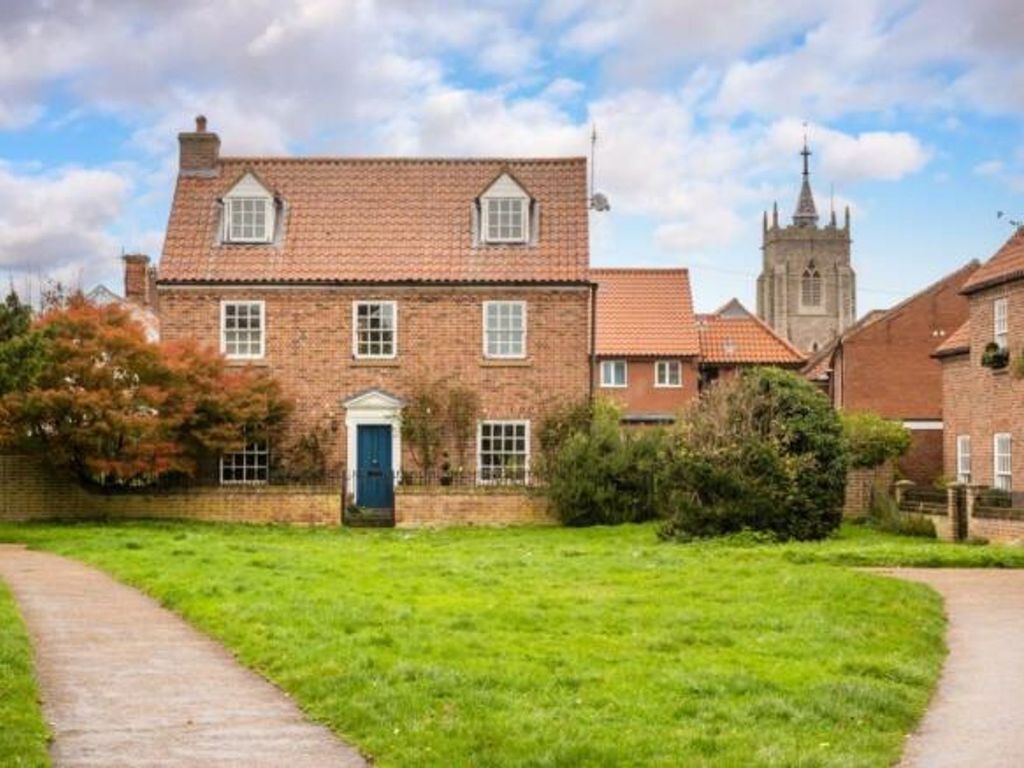 5 bed detached house for sale in Penfold Street, Aylsham NR11, £475,000