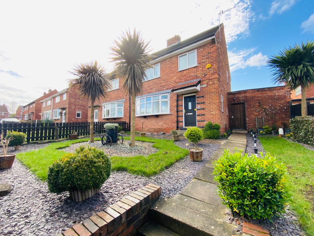 3 bed semidetached house for sale in Pear Tree Avenue, Bramley