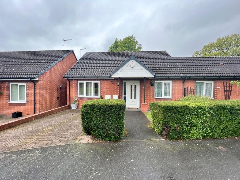 2 bed property for sale in Parkfield Drive, Castle Bromwich, Birmingham