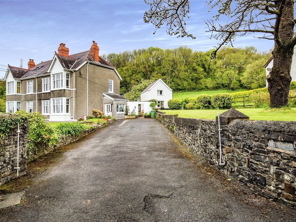3 bed semidetached house for sale in Springfield Road, Carmarthen
