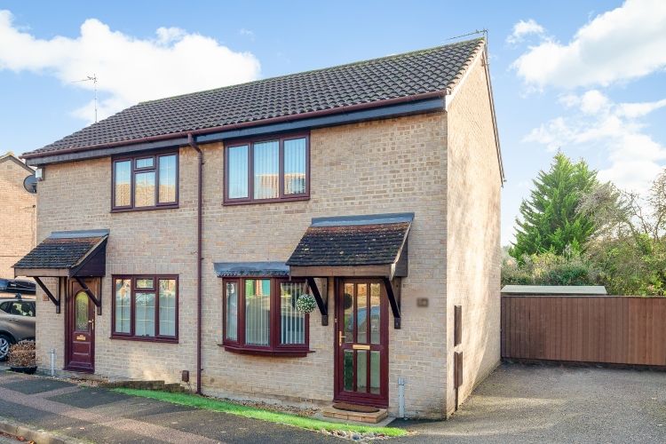 2 bed terraced house to rent in Fogwell Road, Botley, Oxford OX2, £