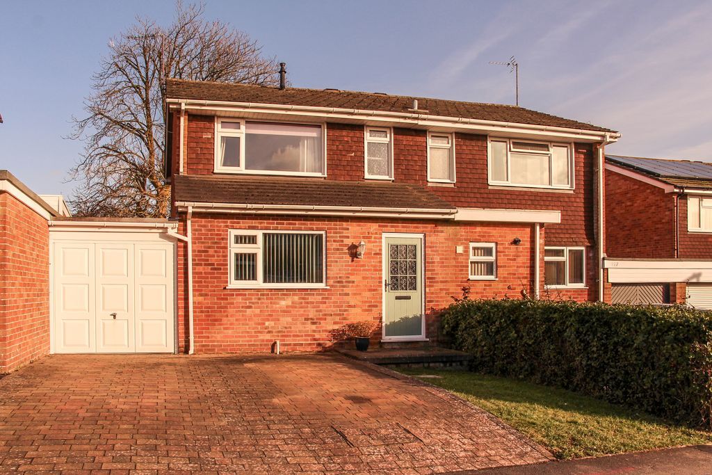 3 bed semidetached house for sale in Thatcham Park, Yeovil BA21 Zoopla