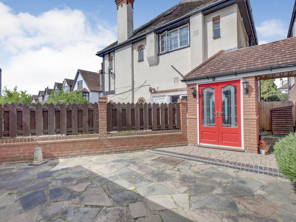 2 bed for sale in Canewdon Road, WestcliffOnSea SS0 Zoopla
