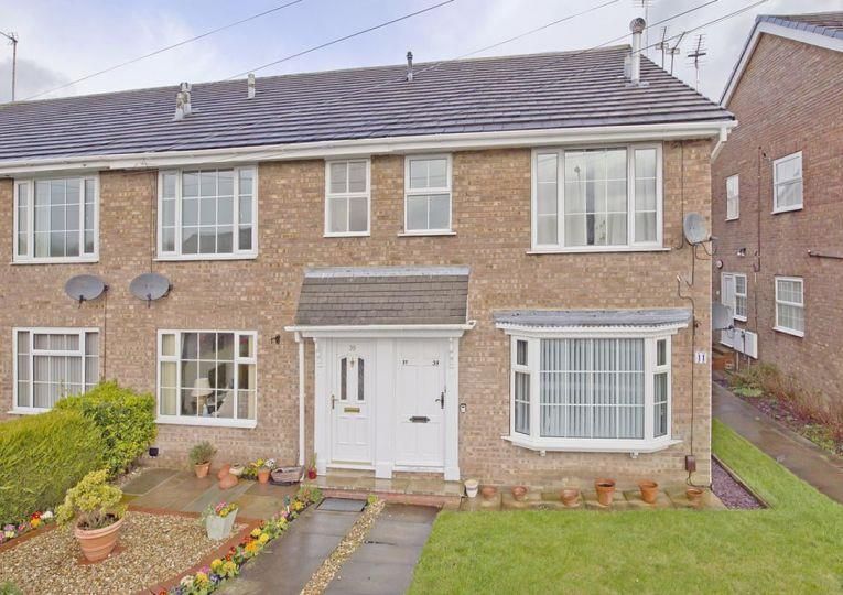 2 bed flat to rent in Redwood Way, Yeadon, Leeds LS19 Zoopla