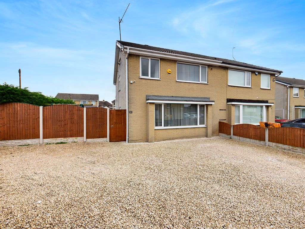 3 bed semidetached house for sale in Cleveland Way, Hatfield
