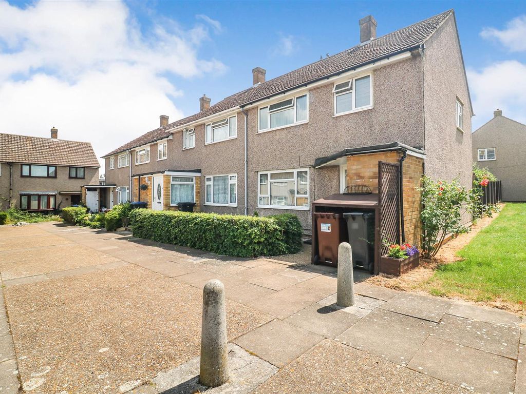 3 bed end terrace house for sale in Spinning Wheel Mead, Harlow CM18