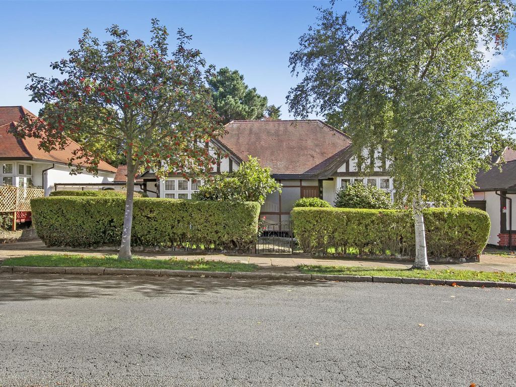 4 bed detached bungalow for sale in Barn Hill, Wembley HA9 Zoopla
