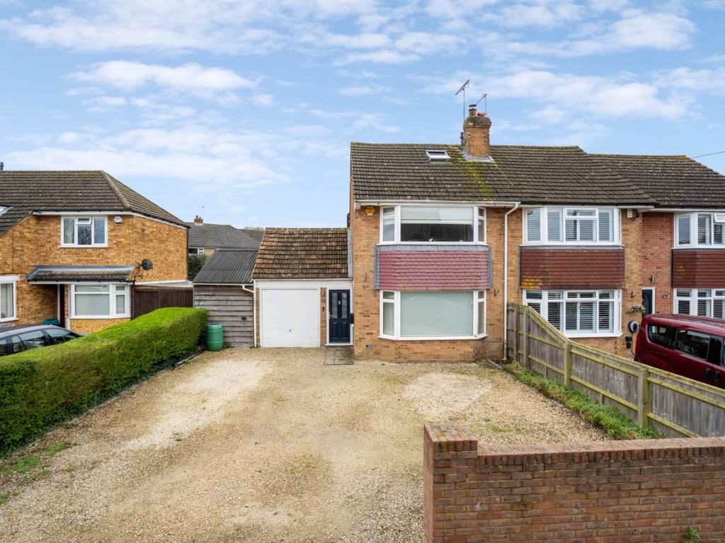 3 bed semidetached house for sale in Strathcona Close, Flackwell Heath