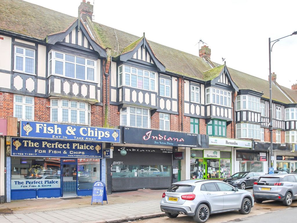 2 bed flat to rent in London Road, LeighOnSea, Essex SS9, £1,200 pcm