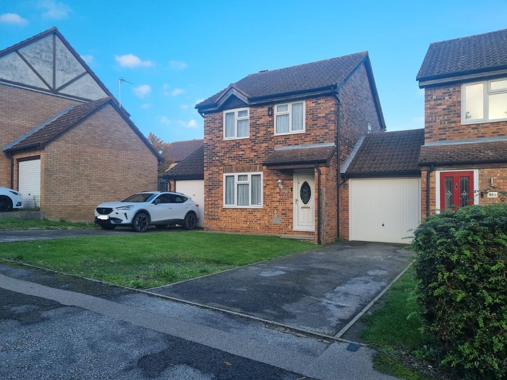 3 bed detached house for sale in Chepstow Drive, Bletchley, Milton