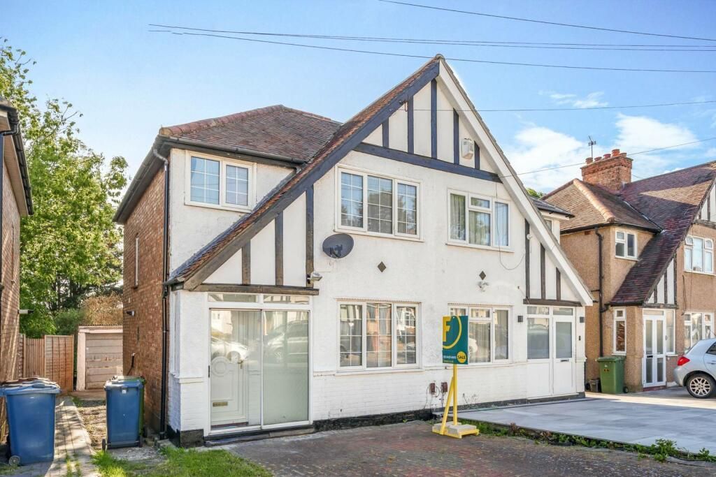 3 bed semidetached house to rent in Belsize Road, Harrow HA3, £2,300