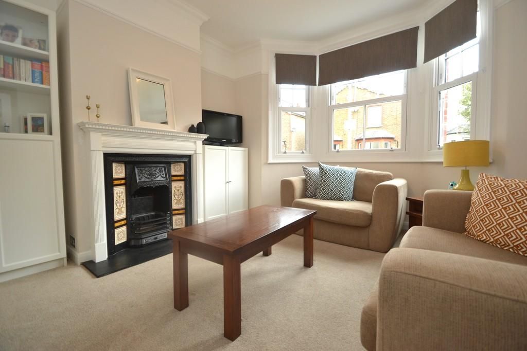 2 bed semidetached house to rent in Beaconsfield Road, Surbiton KT5