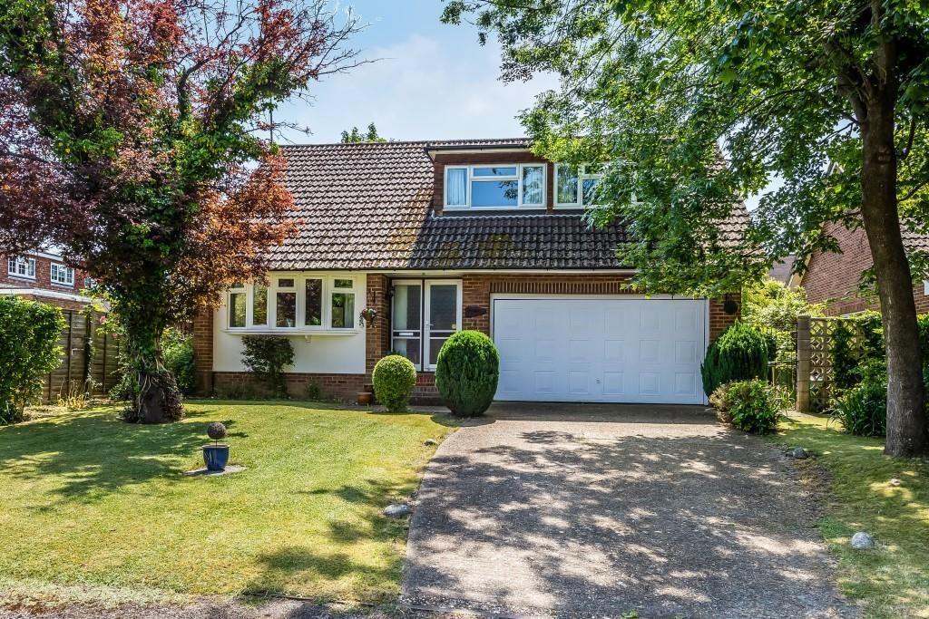 4 bed detached house for sale in Groveside Close, Great Bookham KT23