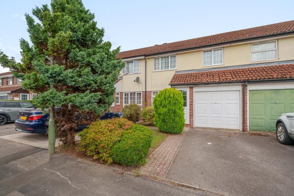 3 bed terraced house for sale in Basingstoke, Hampshire RG22, £375,000