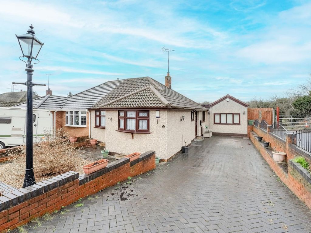 4 bed semidetached bungalow for sale in Ladbrook Grove, Dudley DY3, £