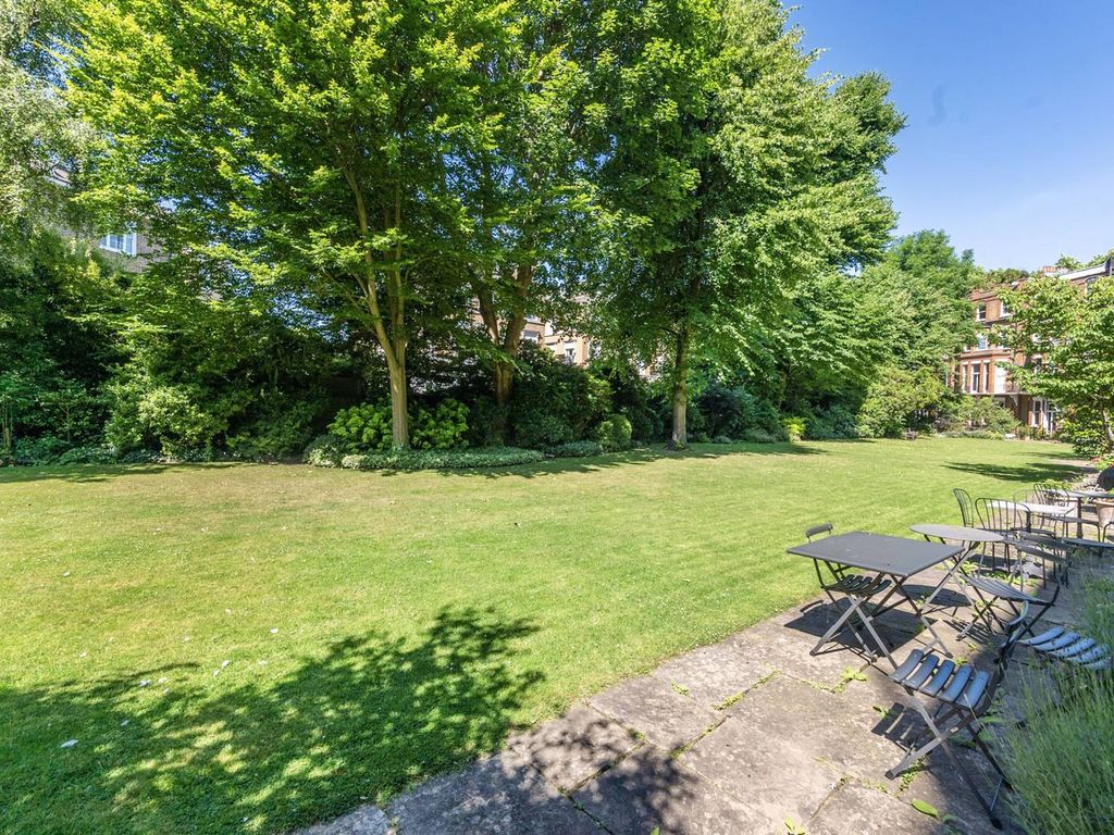 'the Secret Garden', Cresswell Gardens, South Kensington, London SW5  