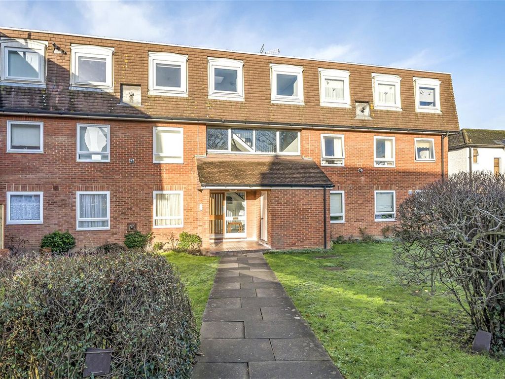 2 bed flat to rent in East Street, Epsom, Surrey KT17 Zoopla