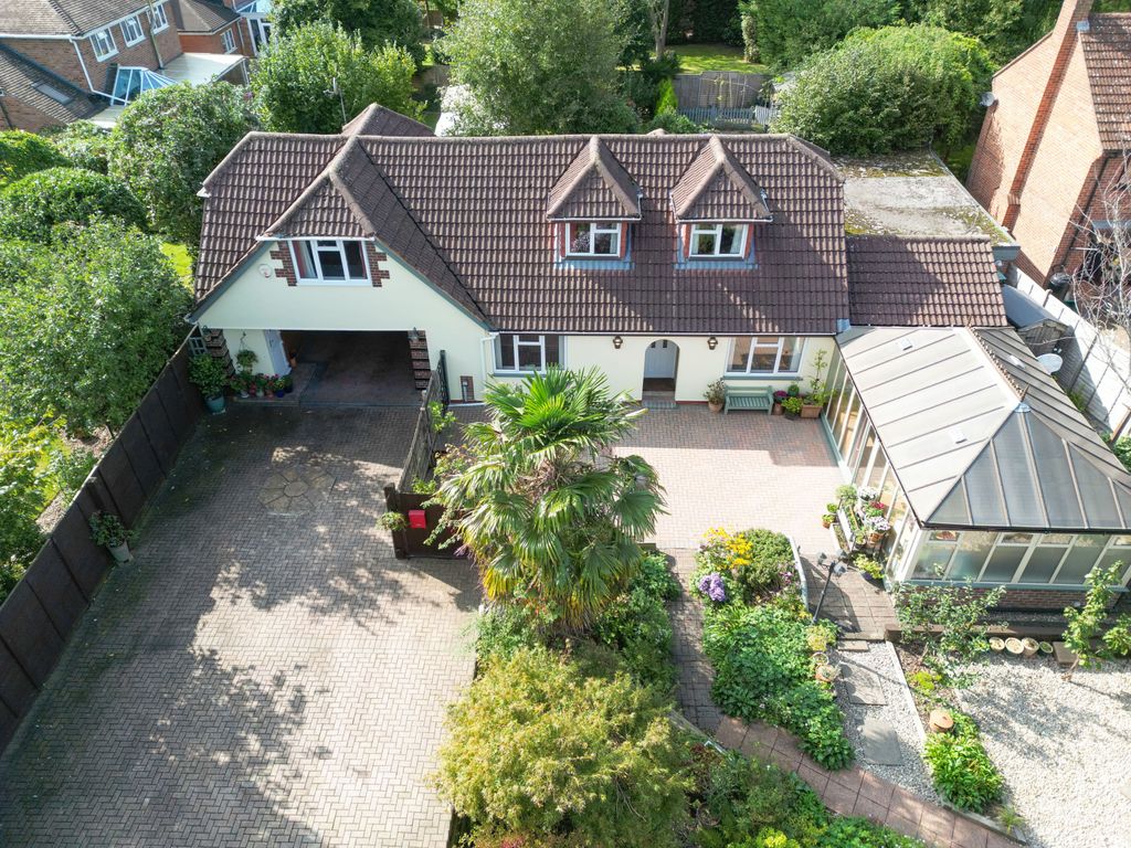 4 bed detached house for sale in Merrydown Lane, Chineham, Basingstoke