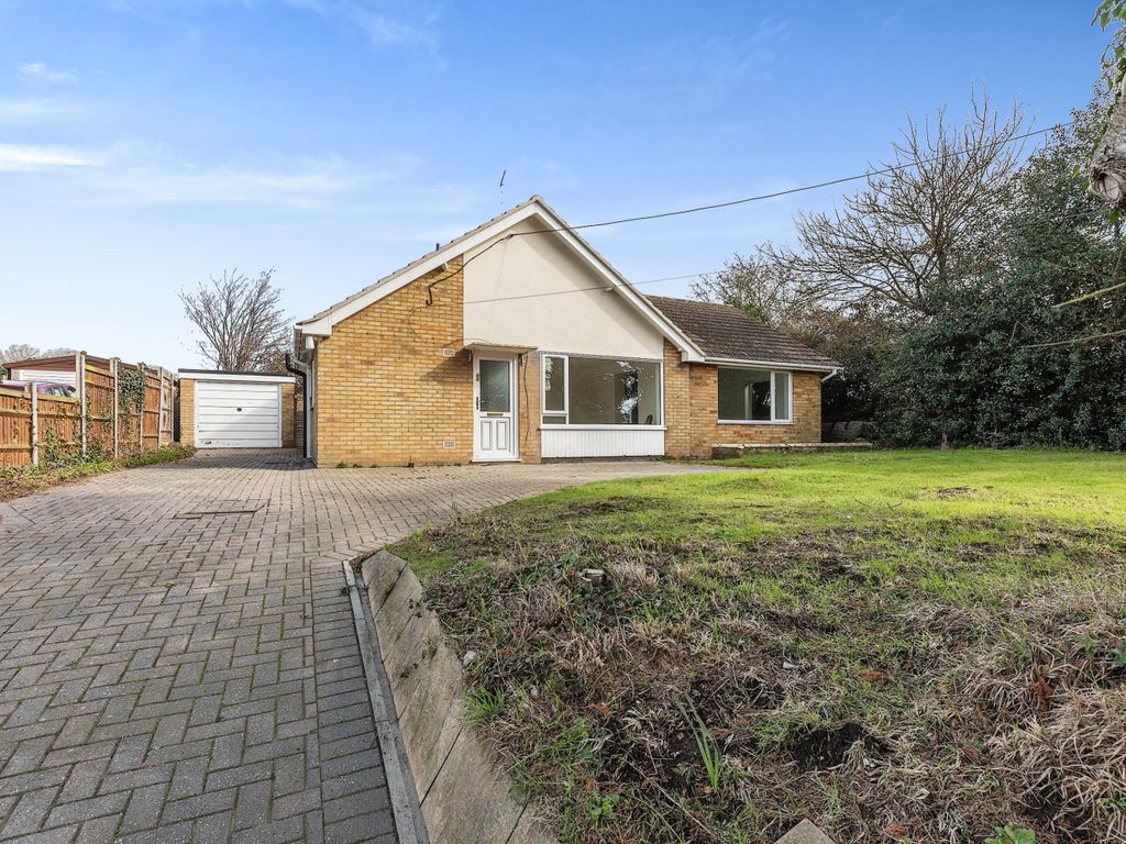 3 bed bungalow for sale in Thorpe Market Road, Roughton, Norwich
