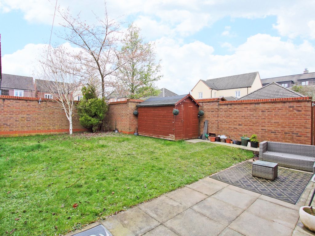 4 bed detached house for sale in Rye Way, Augusta Park, Andover SP11, £