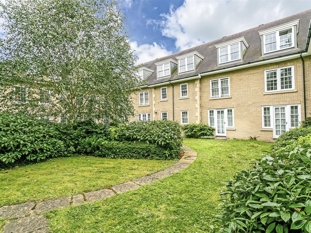 2 bed flat for sale in Brighton Road, Banstead SM7, £340,000 Zoopla
