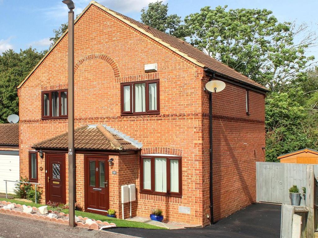 2 bed semidetached house to rent in Coggeshall Grove, Wavendon Gate