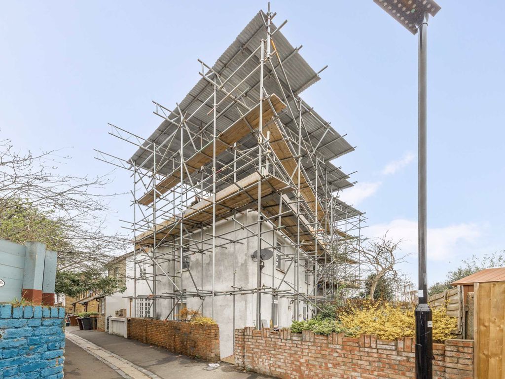 3 bed property for sale in Enfield Walk, Brentford TW8, £575,000 Zoopla