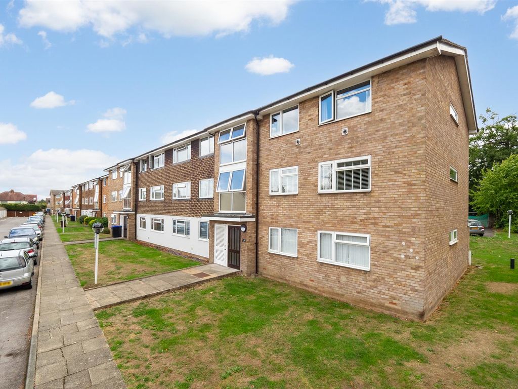 2 bed flat for sale in Westbourne Avenue, Cheam, Sutton SM3 Zoopla