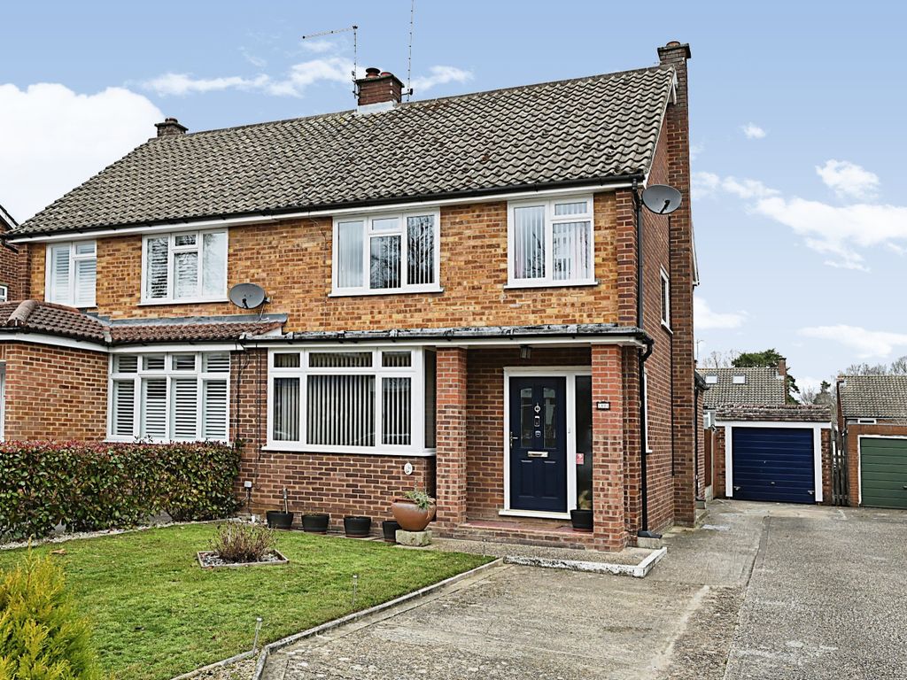 3 bed semidetached house for sale in Greenwood Road, Crowthorne RG45