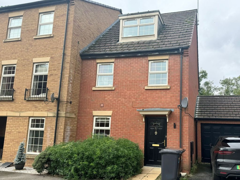 3 bed semidetached house to rent in Outfield Close, Great Oakley