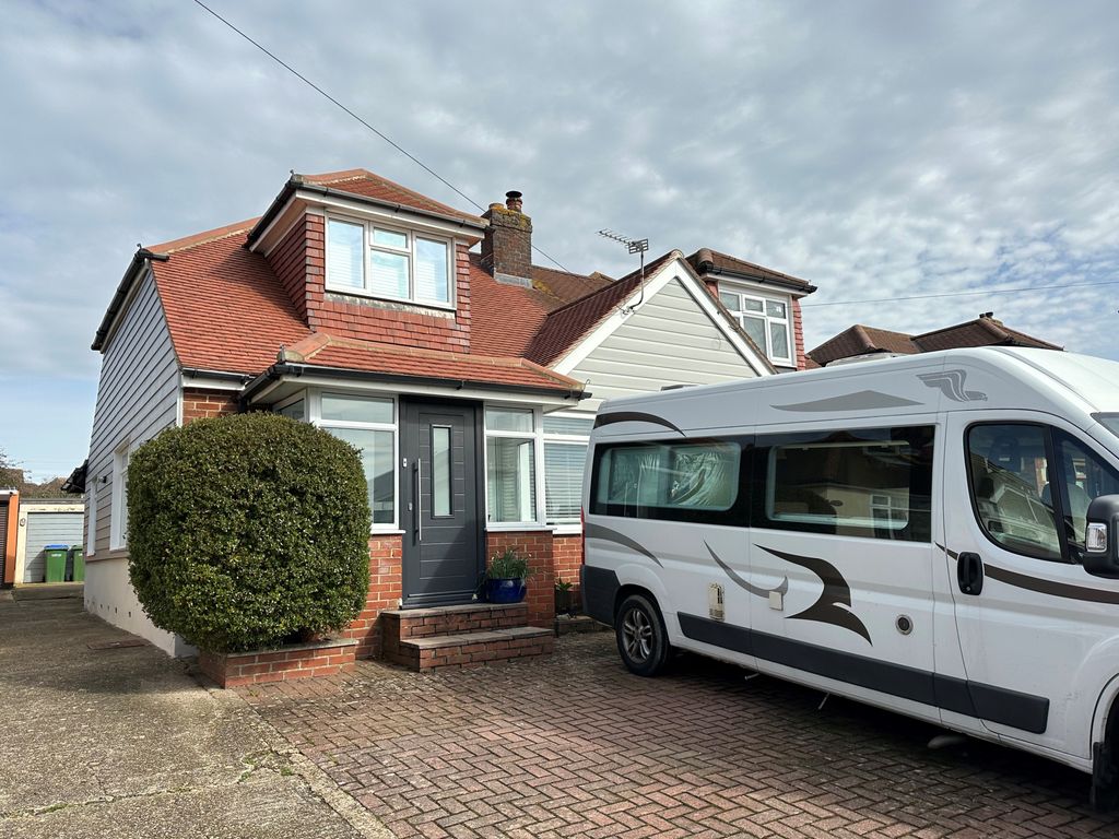 4 bed semidetached bungalow for sale in The Crossway, Portchester