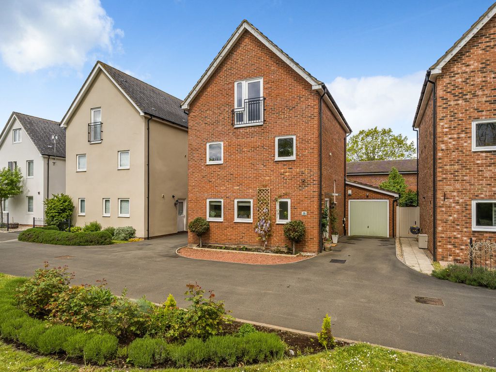 5 bed detached house for sale in Hastings View, Bracknell, Berkshire