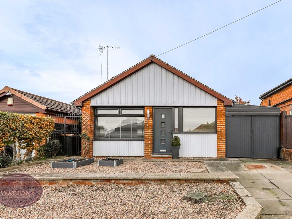 4 bed detached bungalow for sale in Kent Road, Giltbrook, Nottingham
