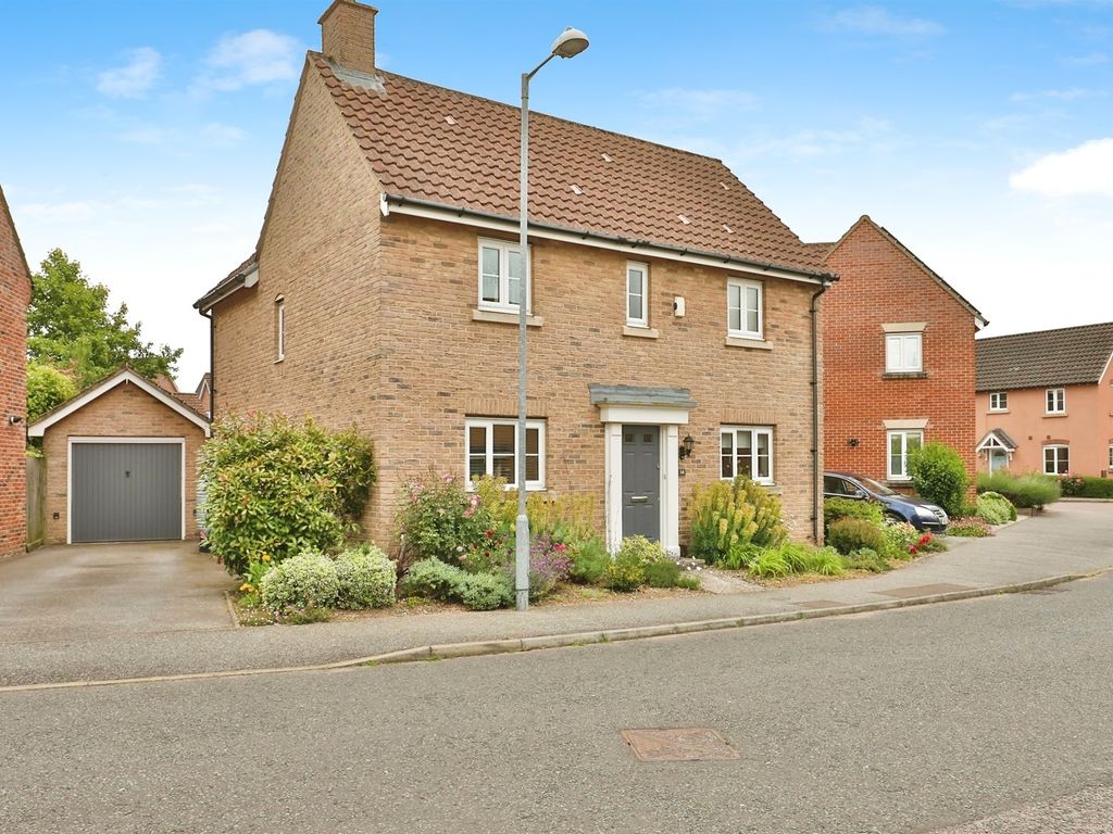4 bed detached house for sale in Kingfisher Close, Cringleford, Norwich