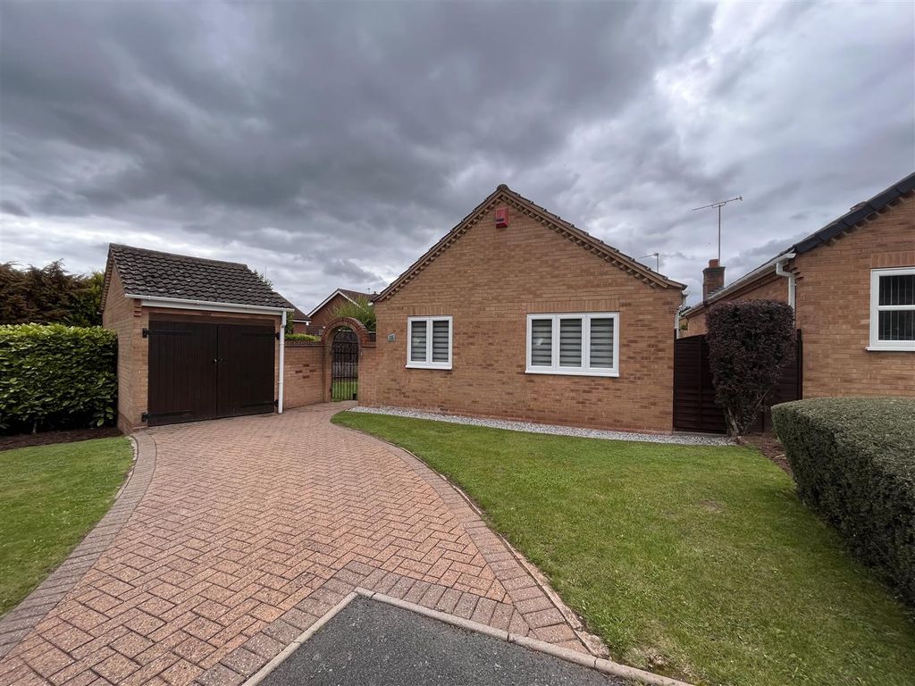 3 bed bungalow for sale in Ashbrook, BurtonOnTrent DE15, £325,000