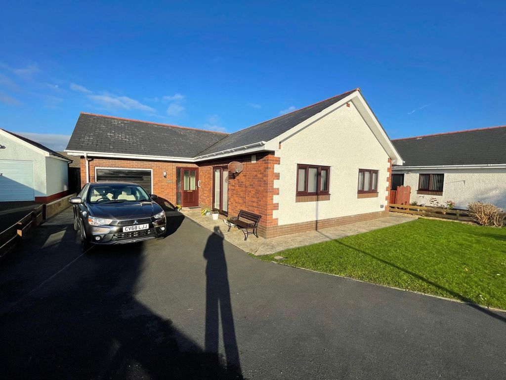 3 bed bungalow for sale in 2 Pen Y Bryn, Ffosyffin, Aberaeron SA46 Zoopla