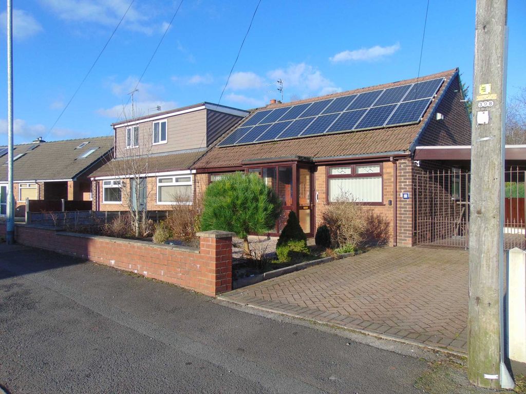 2 bed semidetached bungalow for sale in Trent Road, Shaw OL2, £239,995